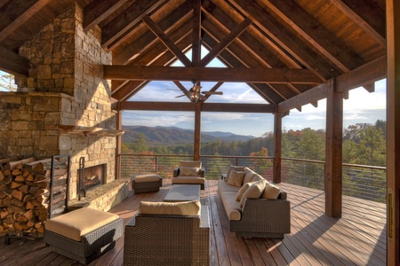 Breakaway Ridge- Outdoor living area