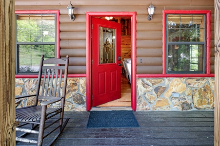 Creek Side Hideaway - Front Entrance