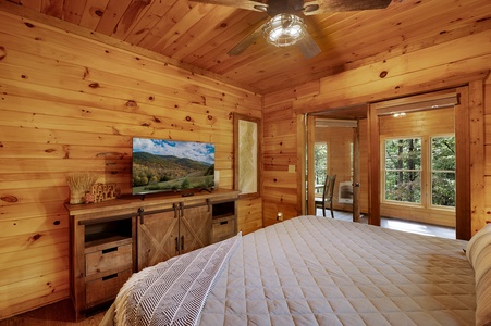 Cherry Goose Lodge - Entry Level Guest King Bedroom
