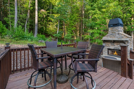 Goose Island Retreat - Outdoor Dining Area