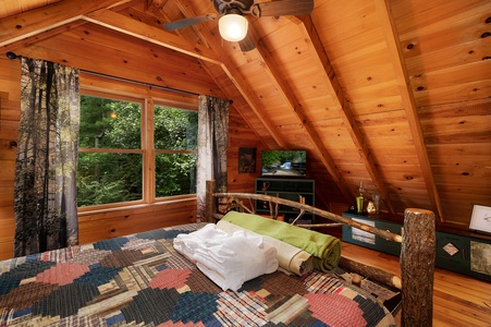 Three Loves Cabin - Loft King Bedroom