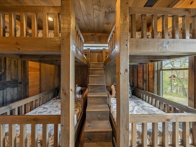 The Bird's Nest - Lower Level Bunk Bedroom
