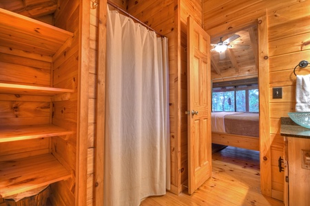 Blue Lake Cabin - Upper Level King Suite Bathroom with Shower