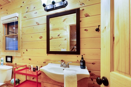 Storybook Hideaway: Entry Level Shared Bathroom