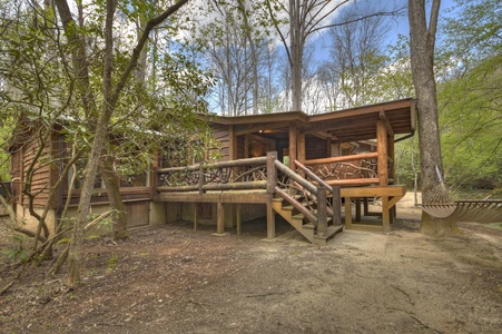 Hothouse Hideaway- Side exterior view of the cabin