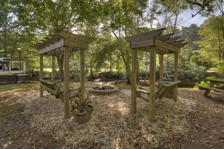 Sipping Rise- Firepit area with view of the creek