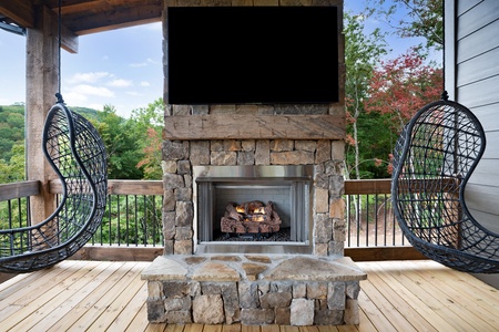 Vacay Chalet - Entry Level Deck Fireplace