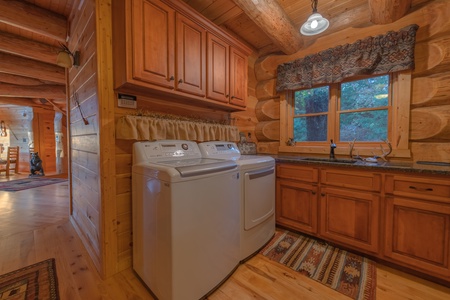 Saddle Lodge - Laundry/Mud Room