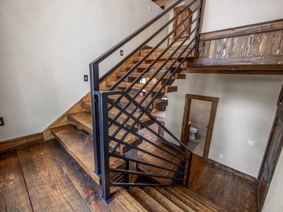 Misty Trail Lakehouse - Staircase