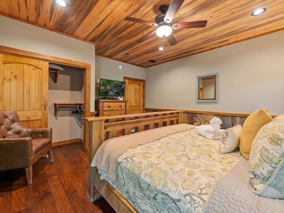 Crows Nest- Entry level bedroom