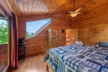 Mountain High Lodge - Upper Level Primary King Bedroom