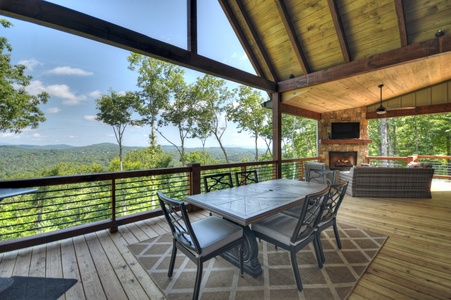 New Heights- Main level outdoor dining area on the deck