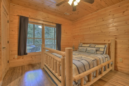 Stoney Creek Retreat - Lower Level Queen Bedroom