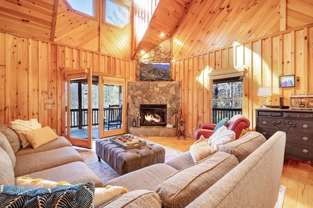 Cohutta Hideaway - Entry Level Living Room