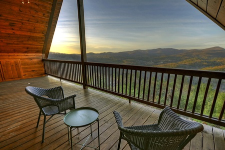 Bearcat Lodge- Upper level deck with long range mountain views
