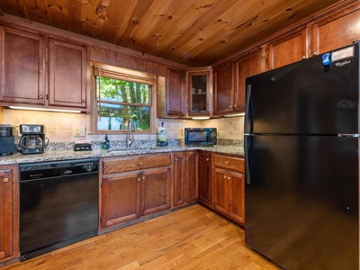 Bear Necessities- Kitchen area with full appliances