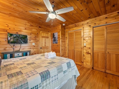 Sunrise on the Ridge - Entry Level Queen Bedroom