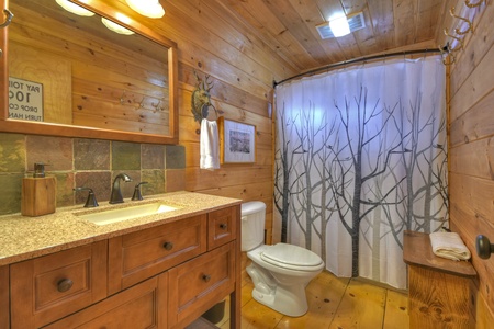 Anglers Rest- Entry level bathroom
