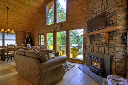 Toccoa Mist- Living area with a fireplace and TV