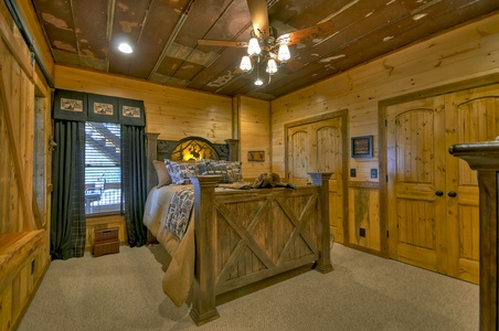 The Vue Over Blue Ridge- Guest bedroom with rustic decor