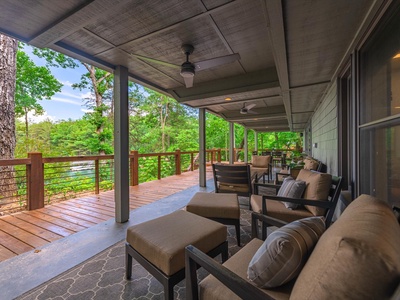 Gleesome Inn- Lower level patio with outdoor seating