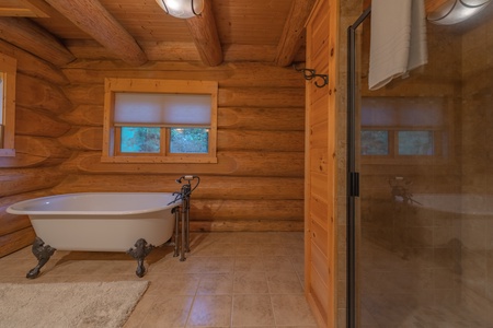 Saddle Lodge - Entry Level King Suite Soaking Tub