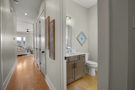 The Downtown Sanctuary - Entry Level Shared Bathroom