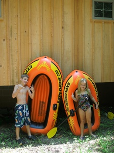 Happy Trout Hideaway- Bring your rafts and enjoy the creek rapids