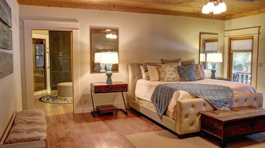 Blue Ridge Lake Retreat - Entry Level King Suite