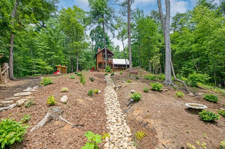 Three Loves Cabin - Manicured Lawn