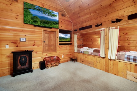 Mountaintown Creek Lodge - Upper Level Bunk Bedroom