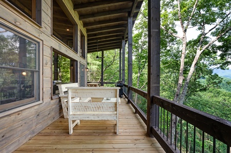 Feather & Fawn Lodge- Upper deck seating and mountain views