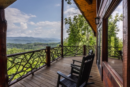 Lookout Lodge - Entry Level Deck