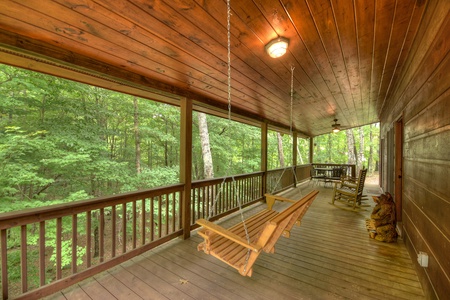 Ole Bear Paw Cabin - Deck Swing