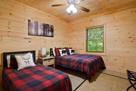 BeauJax Cabin - Lower Level Guest Bedroom