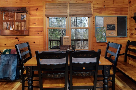 The Leaf Landing - Dining Area