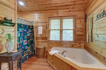 Up The Creek - Upper Level Master Bath