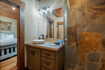 Nottely Island Retreat - 2nd King Suite Bathroom