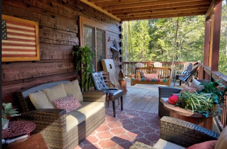 Eagles Landing - Covered Porch Sitting Area