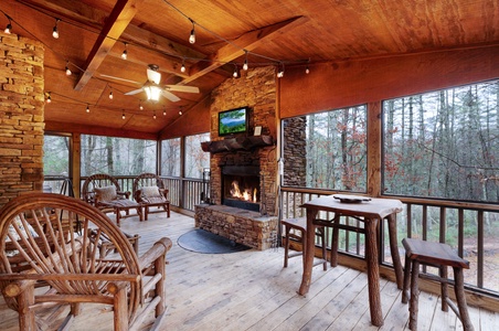 Storybook Hideaway: Screened Deck with Fireplace