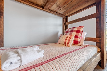 Blue Ridge Bliss - Lower Level Bunk Bedroom