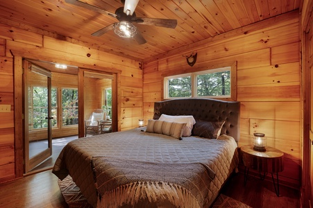 Cherry Goose Lodge - Entry Level Guest King Bedroom