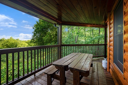 Feather Ridge - Outdoor Dining Option