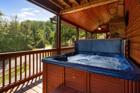 Escape to Dreamcatcher - Entry Level hot tub