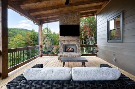 Vacay Chalet - Entry Level Deck Fireplace Area