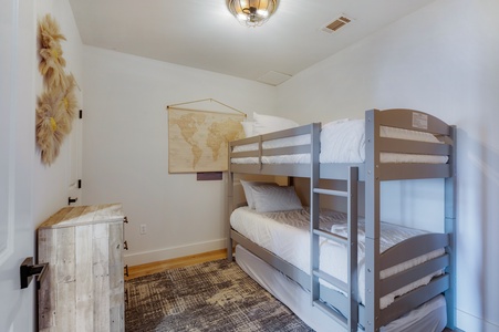 Scenic Ridge - Lower-level Bunk Bedroom#1