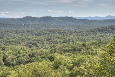 Grand Bluff Retreat- Long range mountain views