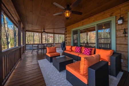 Misty Mountain Escape - Deck Lounge