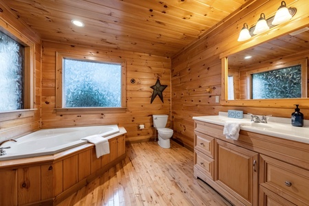 Cruach Mor - Entry Level Guest King Bedroom's Bathroom