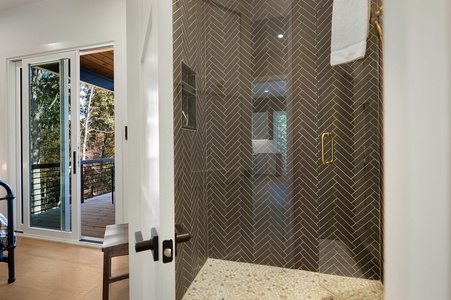 Deer Crossing - Entry Level Shared Guest Bathroom